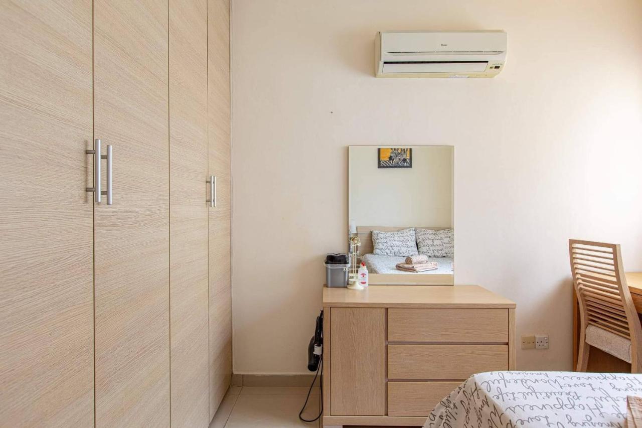 Lovely Bedroom In Shared Apartment Oroklini Exterior photo